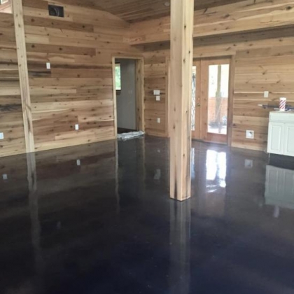 Poplar finish with stained concrete
